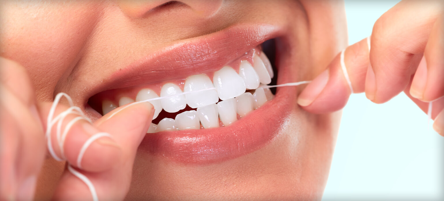 dentalhealth_flossing close up of flossing teeth